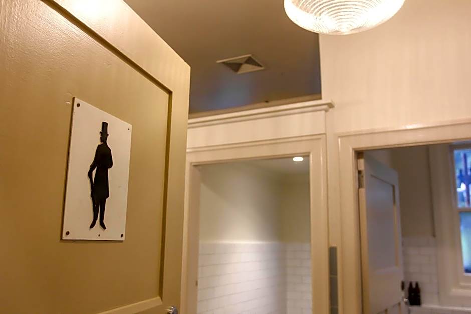 Alpine Hotel, Eat Drink Sleep