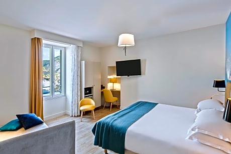 1 Queen Bed, Non-Smoking, Superior Room, Bonifacio Port View, Twin Beds On Request