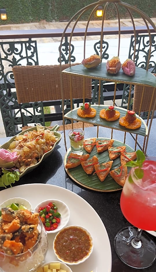 Hiranyakul House Riverside