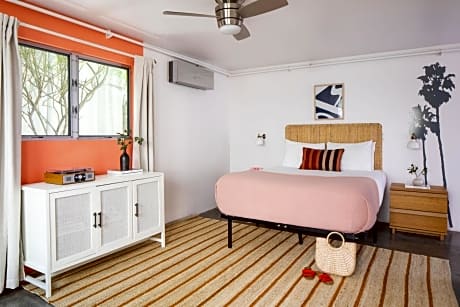 Queen Suite with Pool View