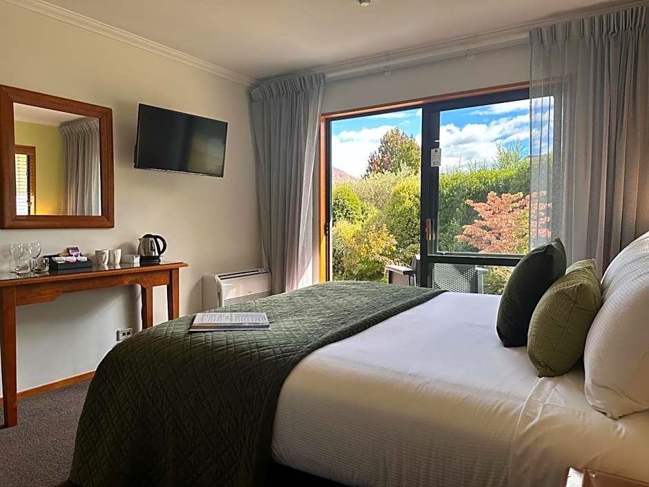 Wanaka Springs Lodge