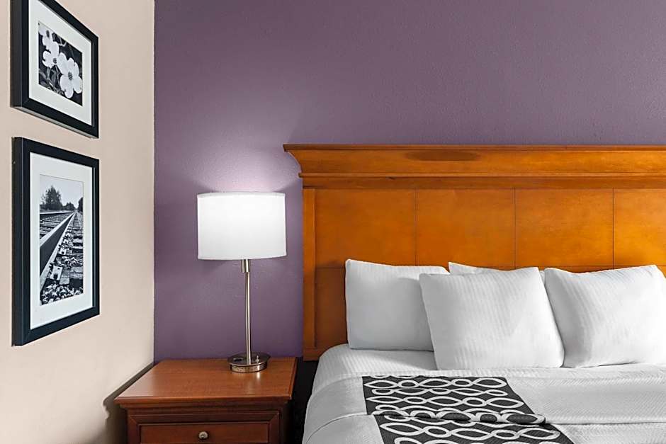 La Quinta Inn & Suites by Wyndham Jackson Airport/Pearl