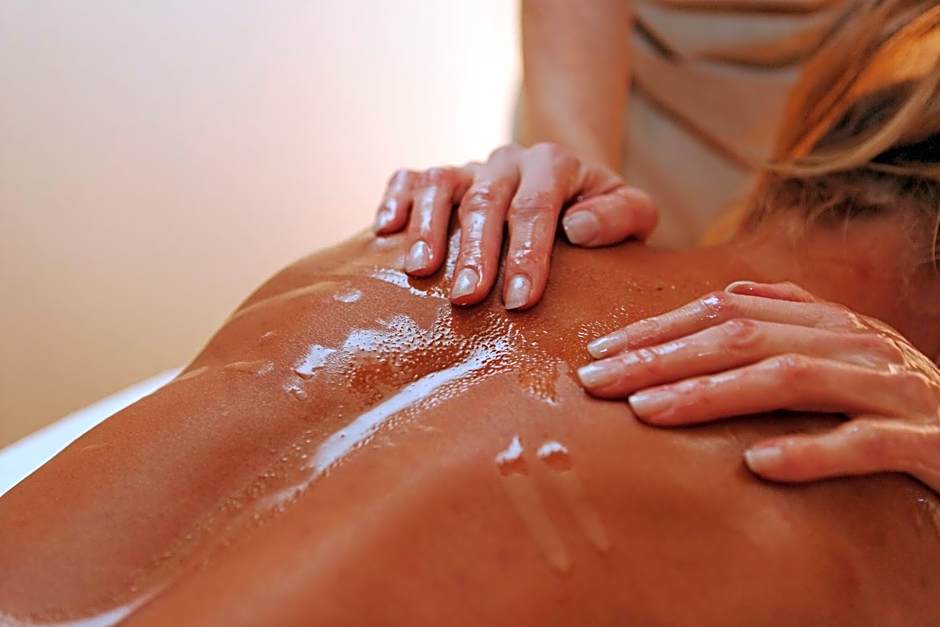 KRONE eat drink stay