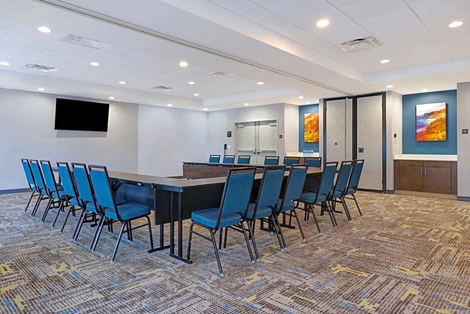 Hampton Inn By Hilton & Suites Marina