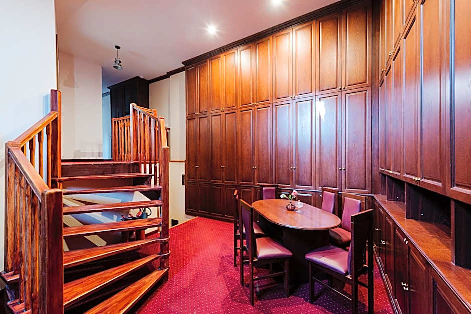 Petra Inn Apartments in historical palace Bratislava