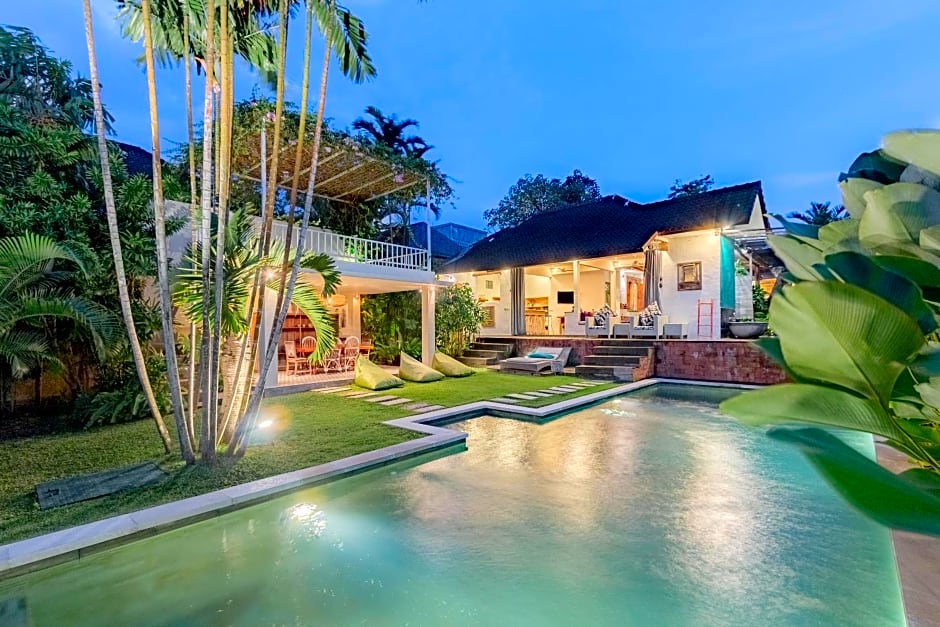 Villa Bumi - Playful & Quirky 3BR Villa Near Seminyak, a Unique Getaway