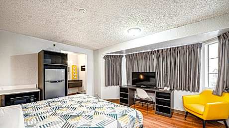 Queen Room - Disability Access - Roll in Shower