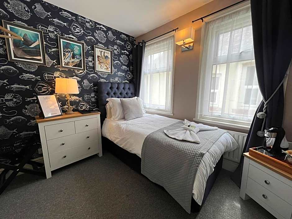 McGraths Hotel & Public Bar