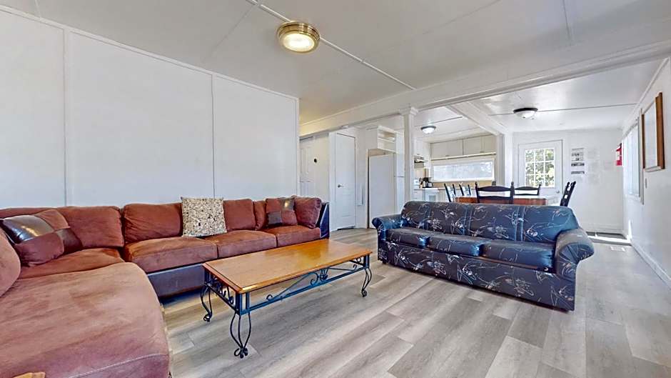 Main Beach River Retreat - Wasaga Beach 1 - Main Strip - 93 Mosley St