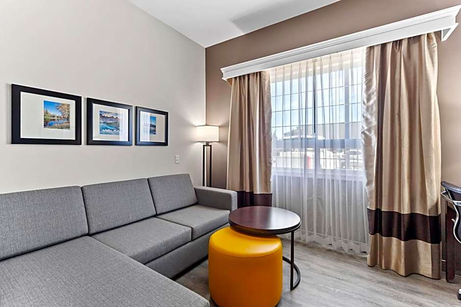 Comfort Inn & Suites Red Deer - Highway 11
