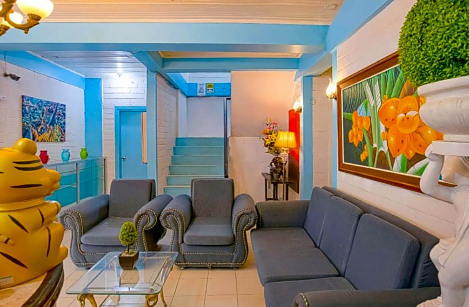 RedDoorz at La Maria Pension And Tourist Inn