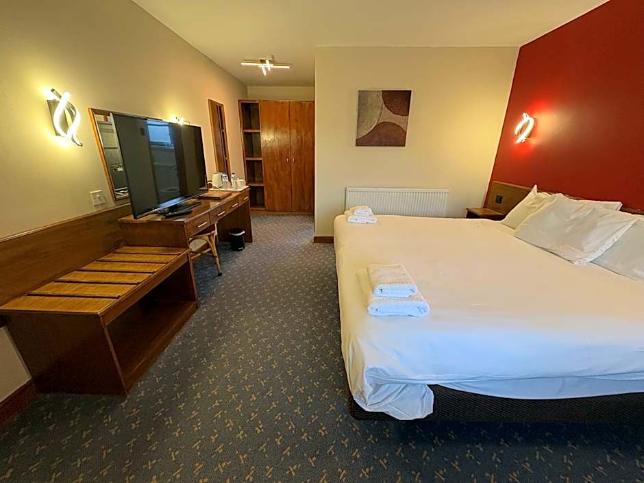 Tollgate Hotel & Leisure