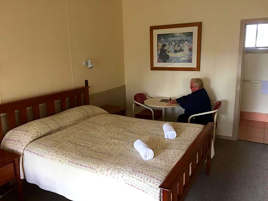 Woodmans Hill Motel