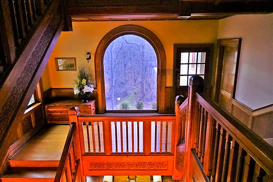 The Inn at Ragged Edge