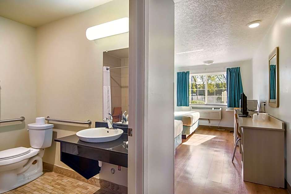 Motel 6-The Dalles, OR