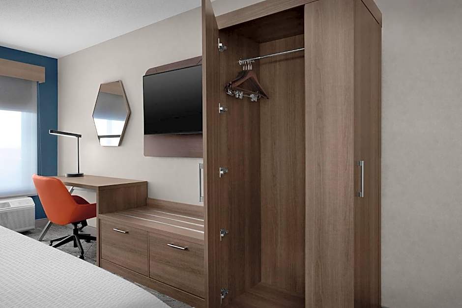 Holiday Inn Express Fargo - West Acres By IHG