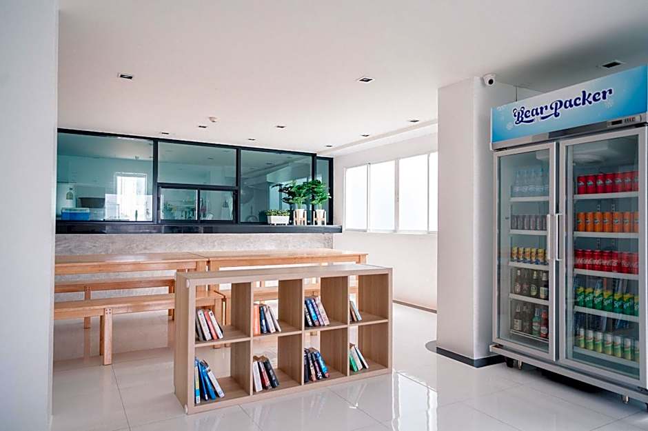 BearPacker Patong Hostel