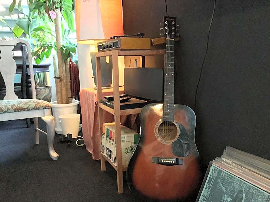 The LANAI HOSTEL