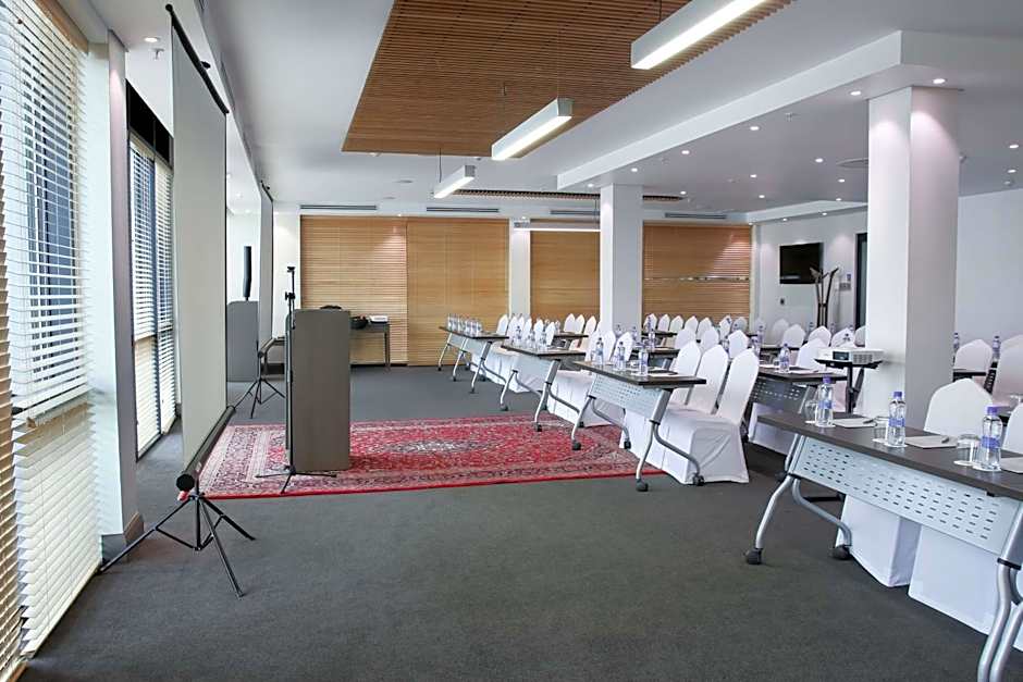 Legend Hotel Lagos Airport, Curio Collection By Hilton