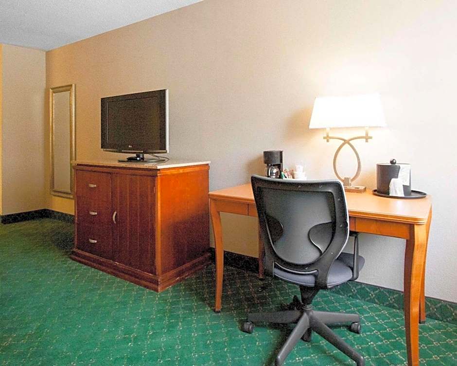 Quality Inn Cairo I-57