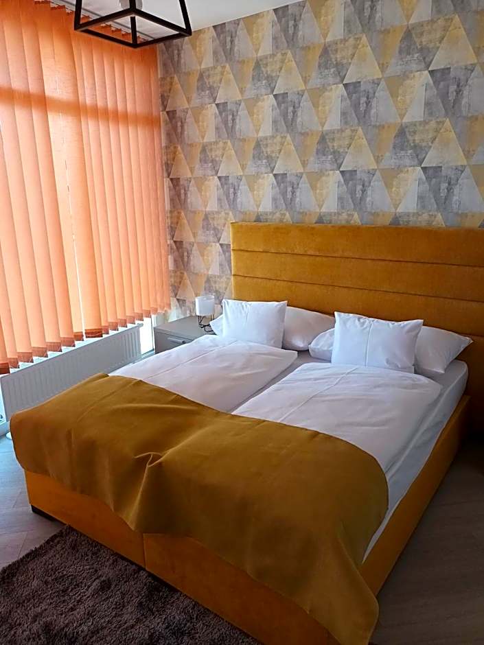 Parizs Garden Apartments