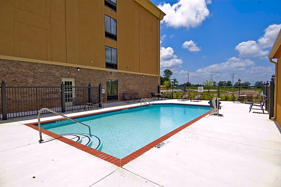 Holiday Inn Express & Suites Jackson/Pearl International Airport By IHG