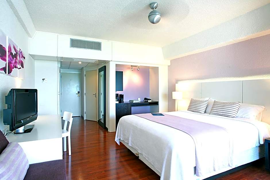 Holland House Beach Hotel