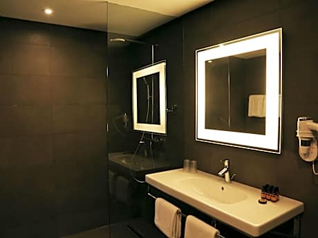 Superior Suite with Sea or Park View