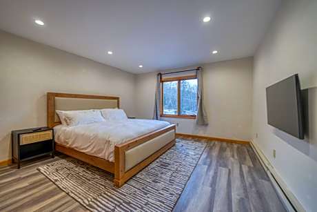 Suite with Mountain View