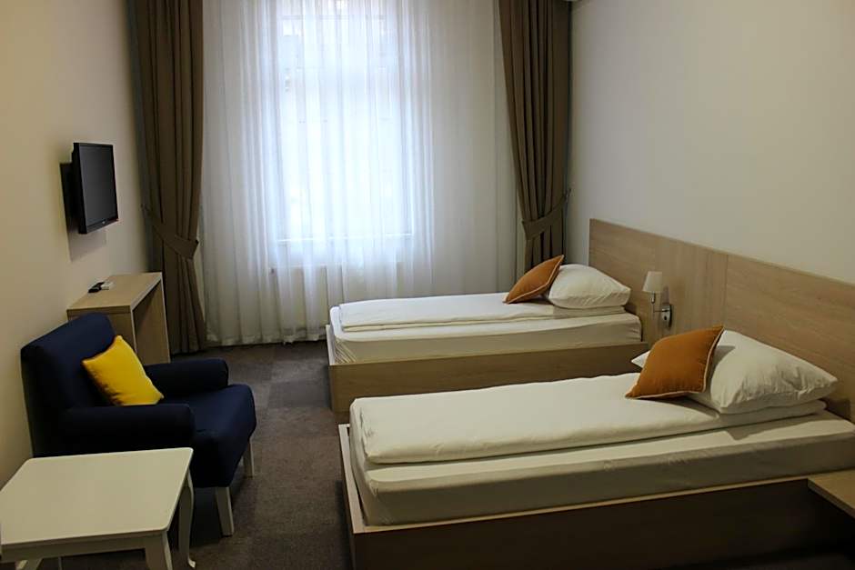 Hotel Story