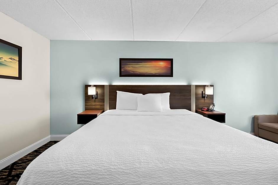 Clarion Inn & Suites near the Leconte Center Pigeon Forge
