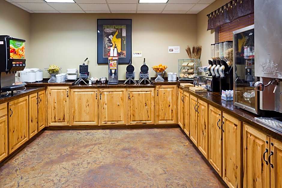 AmericInn by Wyndham Fargo South