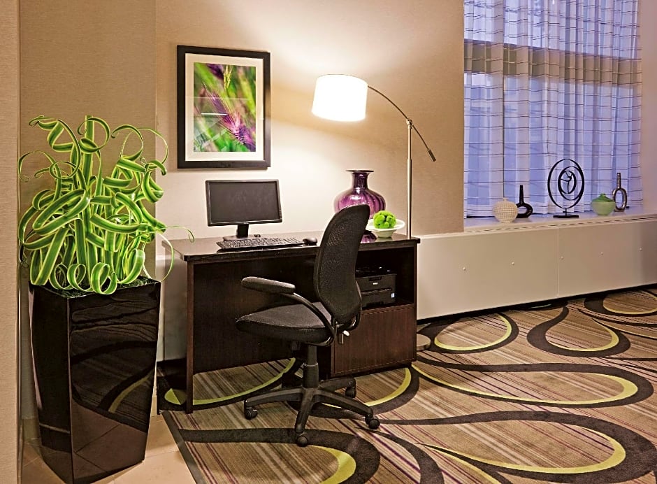 La Quinta Inn & Suites by Wyndham Oshkosh