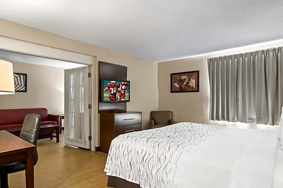 Red Roof PLUS+ Jacksonville - Southpoint