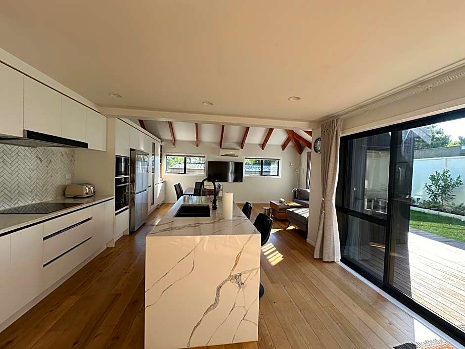 Modern Central Auckland