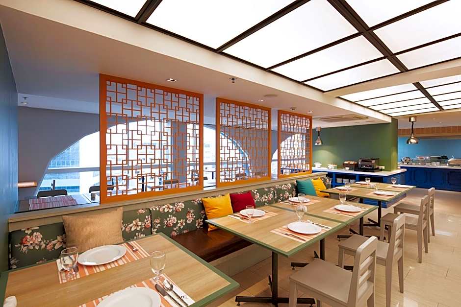 The Quarter Hualamphong by UHG