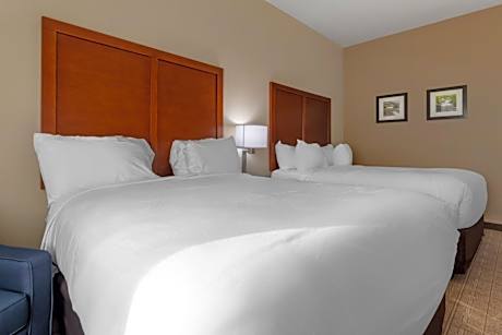 Accessible Queen Room with Two Queen Beds and Sofabed - Accessible Tub/Non Smoking