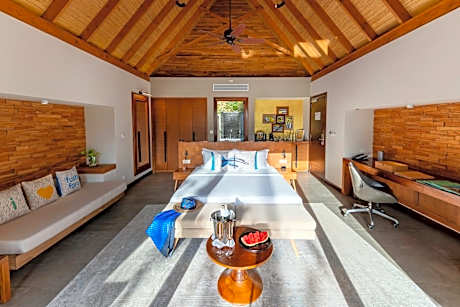 Beach Sunset Villa with Free access to sea plane lounge on Arrival