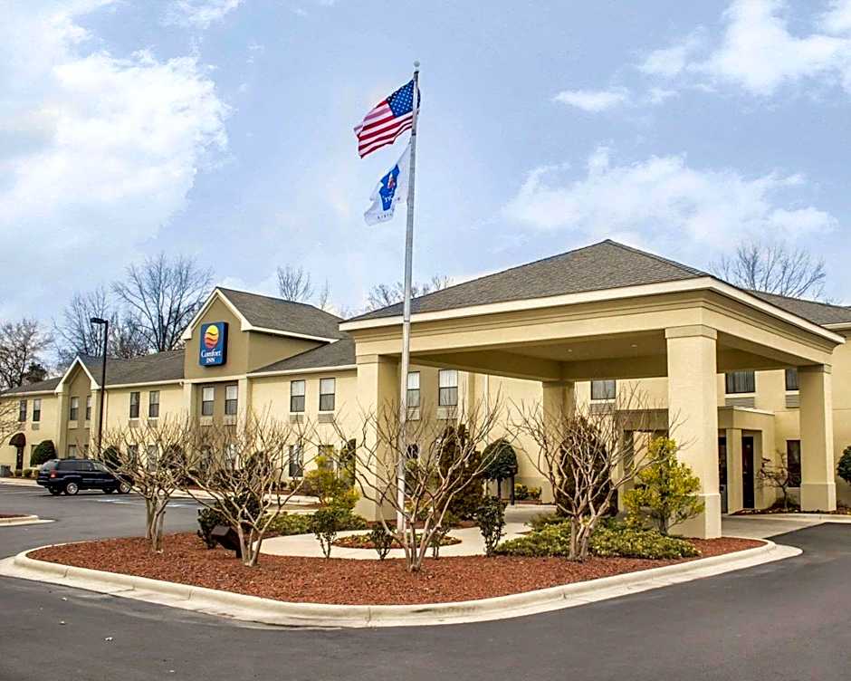 Comfort Inn Clinton — 50 fotoğraftan 1. fotoğraf