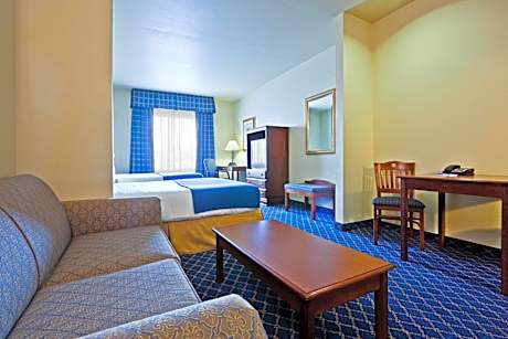 Queen Suite with Two Queen Beds