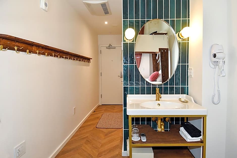 Highroad Hostel DC