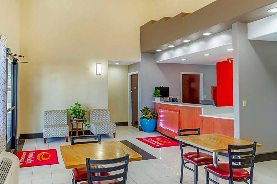 Econo Lodge West - Coors Blvd