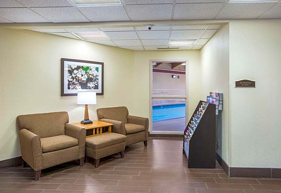 Quality Inn & Suites Lawrence - University Area