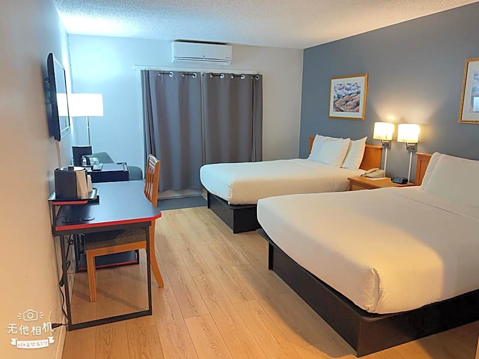 Photo 1 of 7 of Quadruple Room