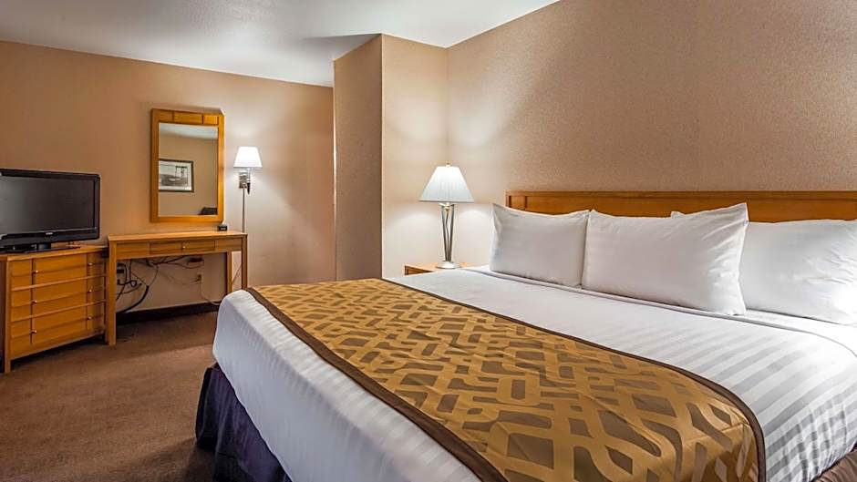 RiverTree Inn & Suites