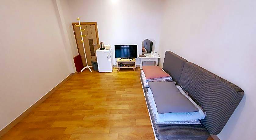 Hwangridangil Adamjeong Hanok Stay