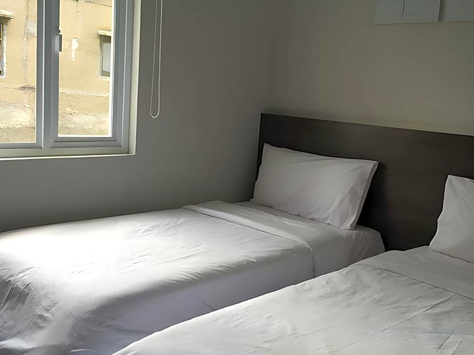 Collection O Cihampelas Near Ciwalk Formerly Regia Cihampelas