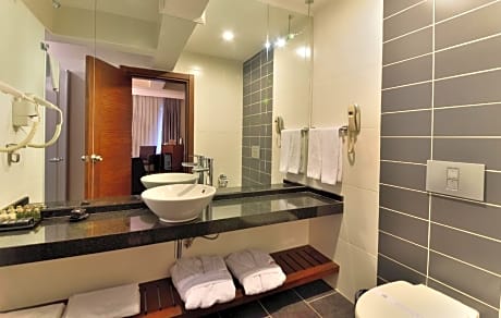 Executive Room with Spa Bath         
