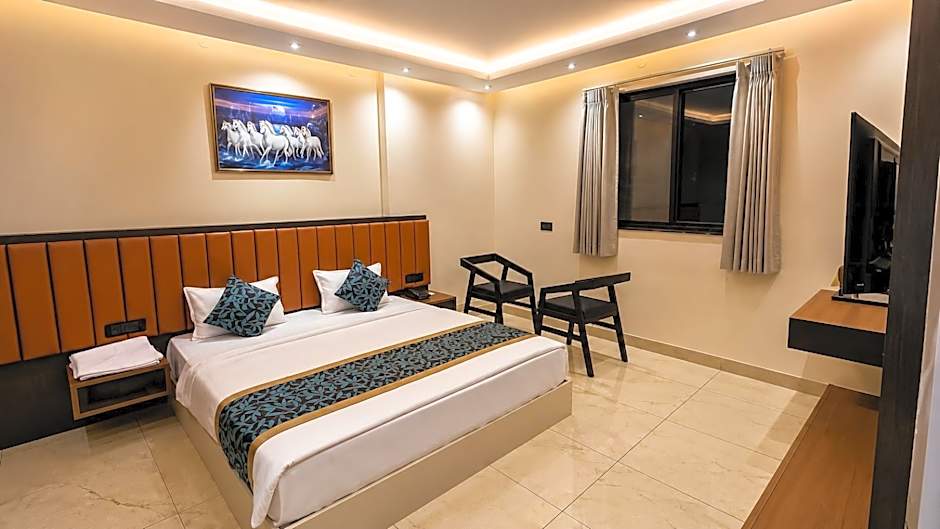 Hotel Shakuntla Palace 400 mts to Vishnupad Temple