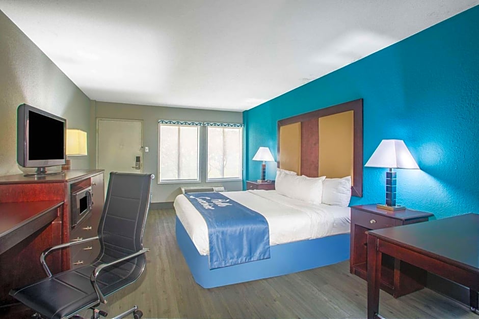 Days Inn by Wyndham Mobile I-65